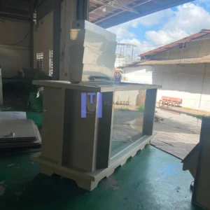 Bể nhựa nuôi cá kích thước lớn có mặt kính và bộ lọc thác nước được gia công hoàn thiện tại xưởng