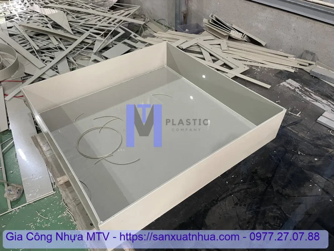 Khay nhựa 1m vuông của MTV chế tạo bằng nhựa PP