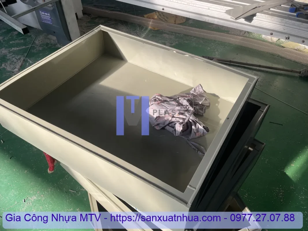 Khay nhựa 1m vuông của MTV chế tạo theo kích thước yêu cầu