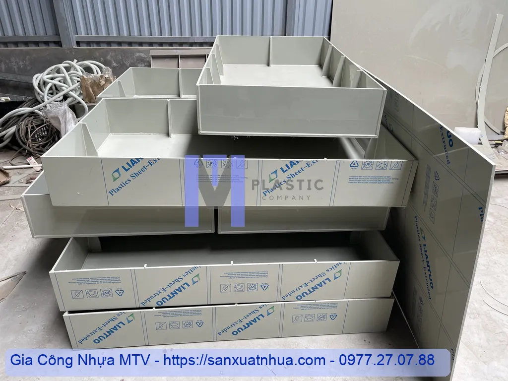 Khay chống tràn hóa chất bằng nhựa PP chất lượng cao của Công ty Gia công Nhựa MTV