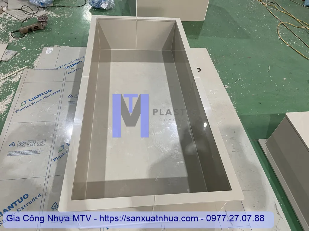 Sản phẩm khay chống tràn hóa chất hoàn thiện