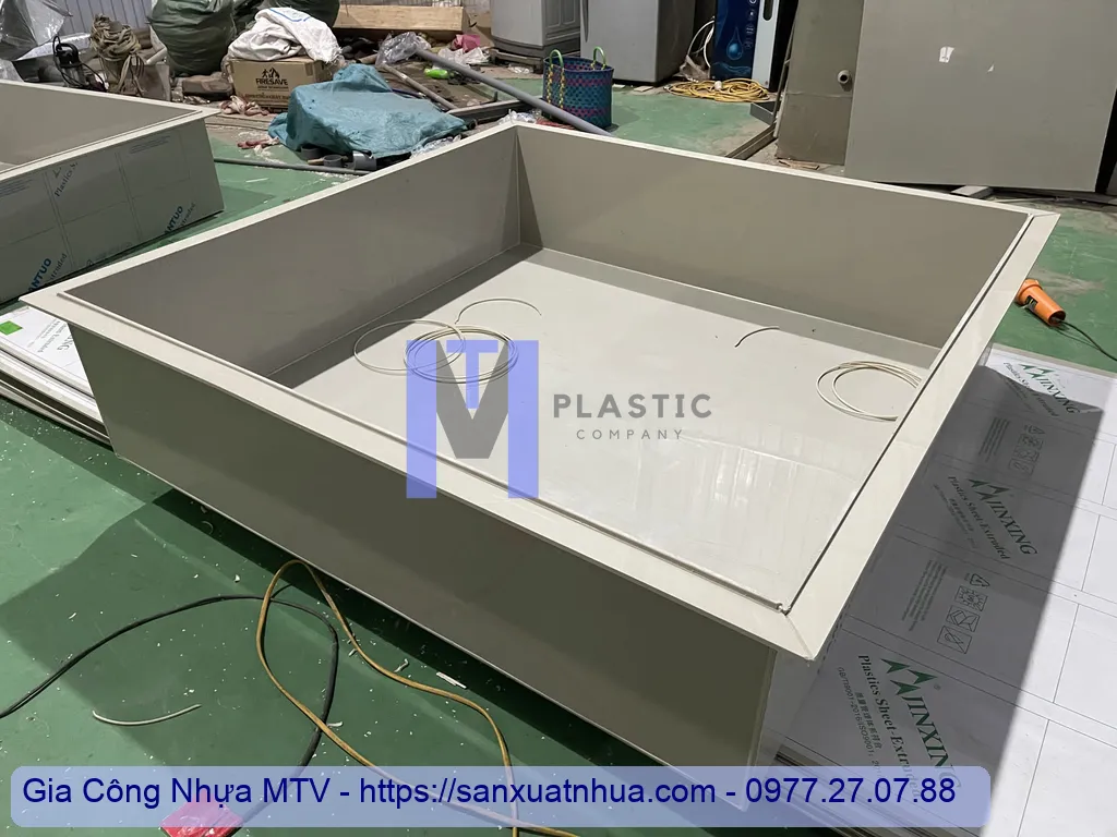 Khay chống tràn hóa chất bằng nhựa PP của MTV