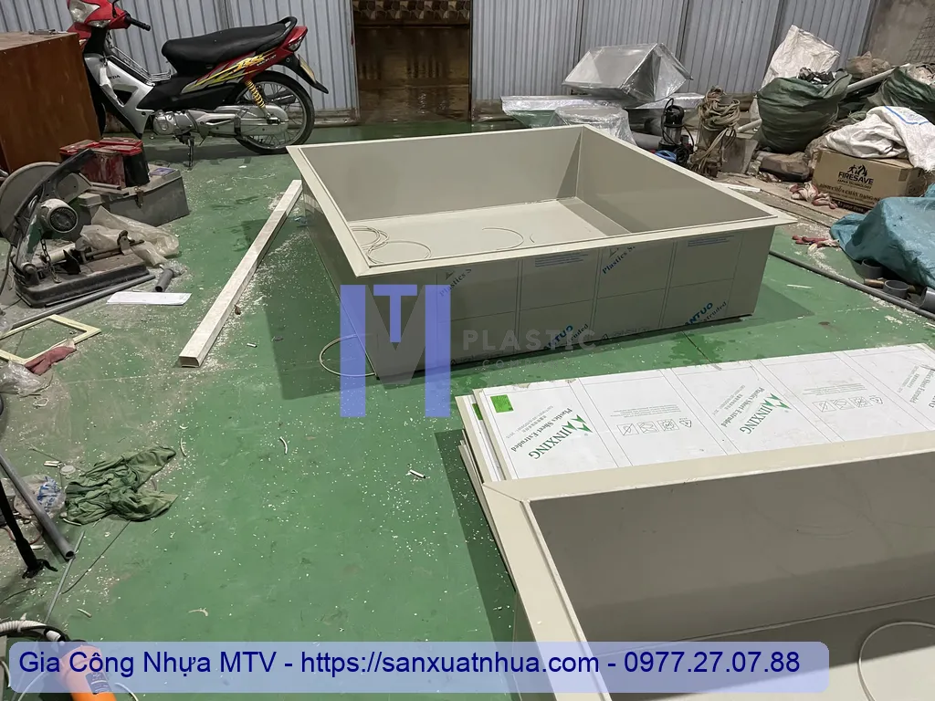 Khay chống tràn hóa chất bằng nhựa PP được gia công từ tấm nhựa PP hoặc PVC
